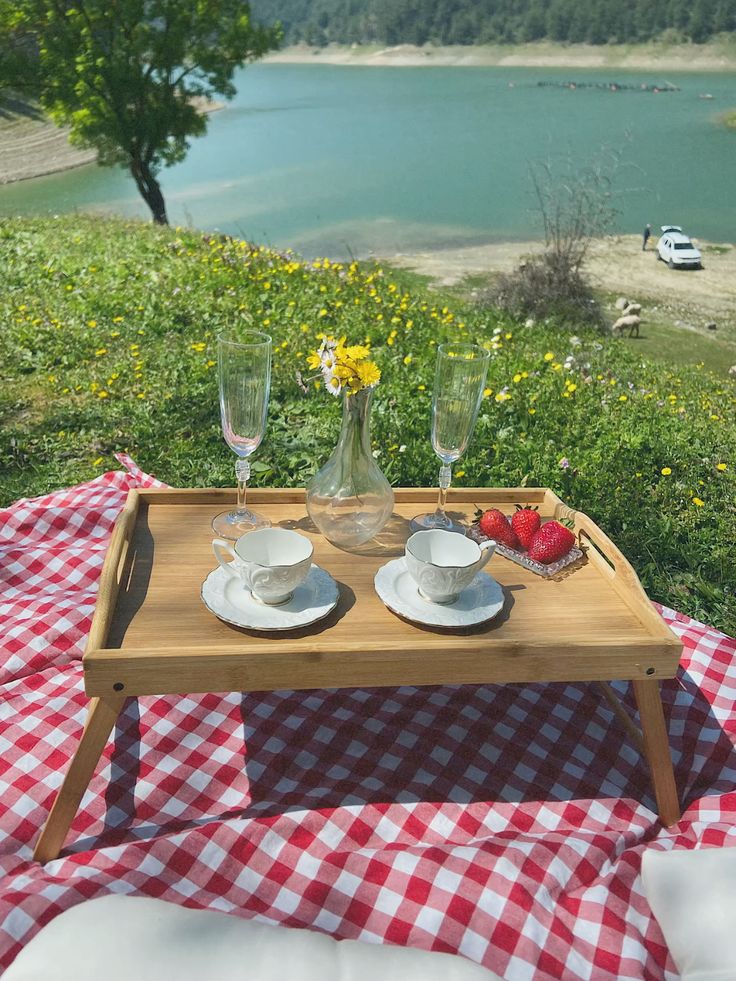 "حول صباحك لفندق 5 نجوم في دارك!" ✨Le luxe du petit-déjeuner au lit, chez vous." 🥐